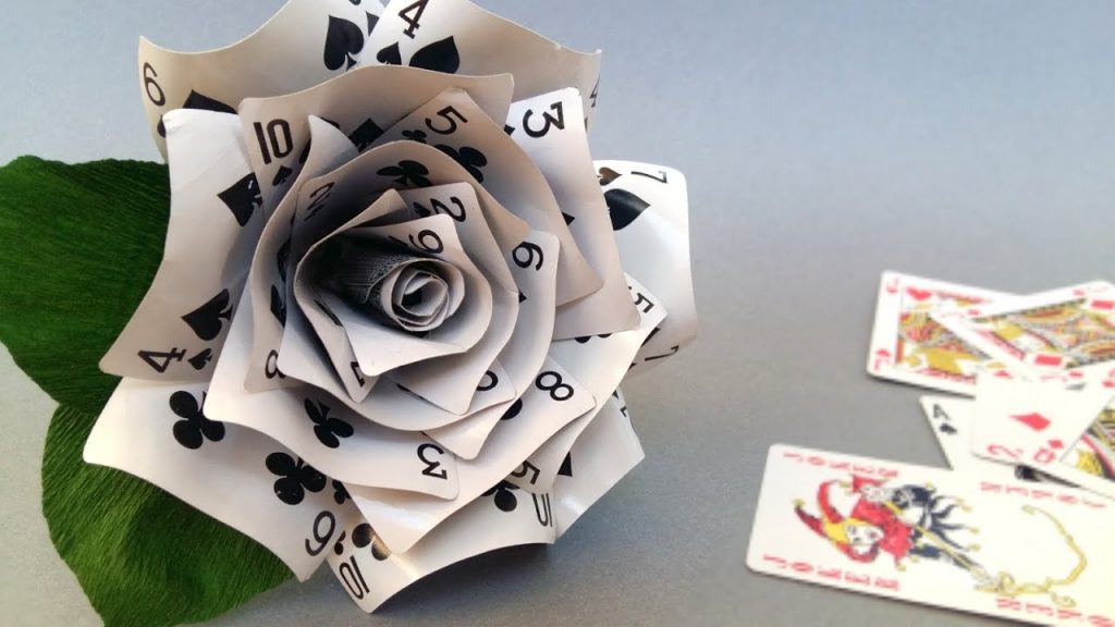 33-interesting-upcycle-ideas-for-old-decks-of-cards